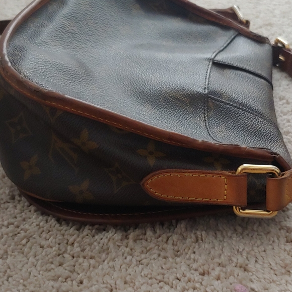 Authentic Louis vuitton menilmontant crossbody - Picture 5 of 14